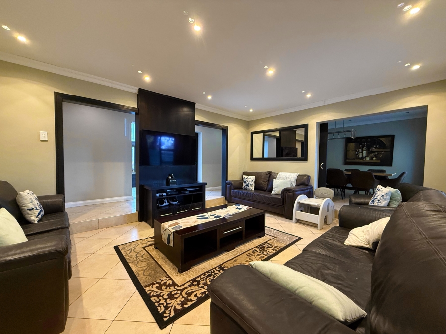 To Let 5 Bedroom Property for Rent in Van Der Hoff Park North West